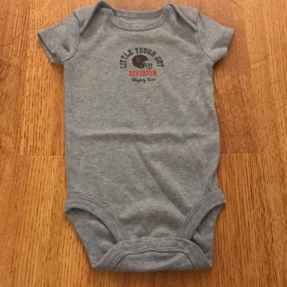 10/$10 Carter’s Blue Football Bodysuit 3m